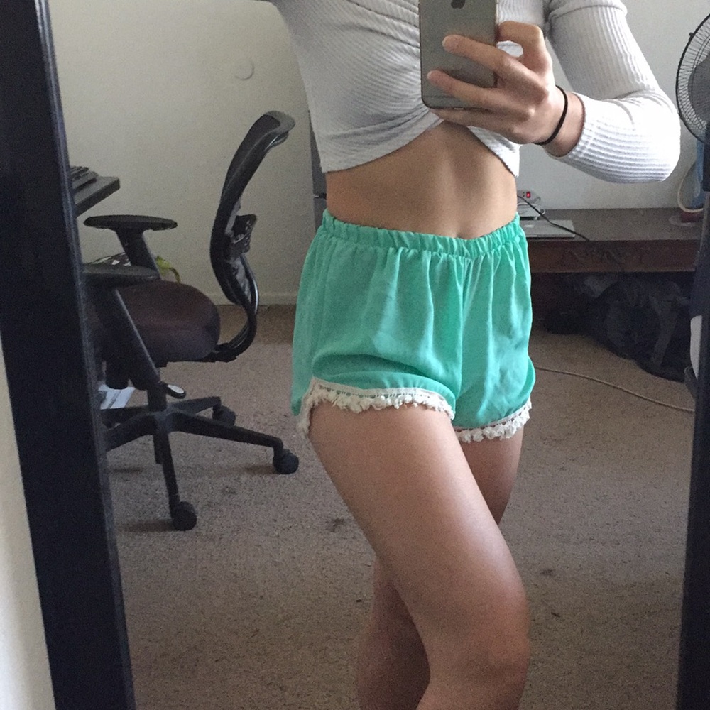 ✨ Teal flowy shorts w/ white string lining. Size S